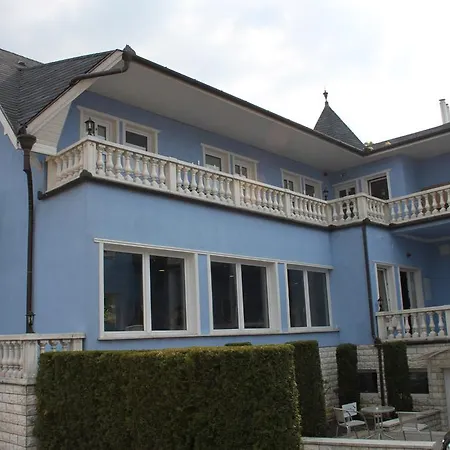Blue House 3*